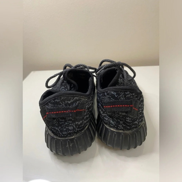 ✨Host Pick✨ Yeezy Boost 350 Pirate Black //  Sz 8 - Picture 5 of 9